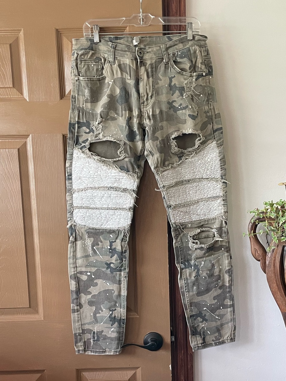 KDNK Distresses Camo Jeans 34